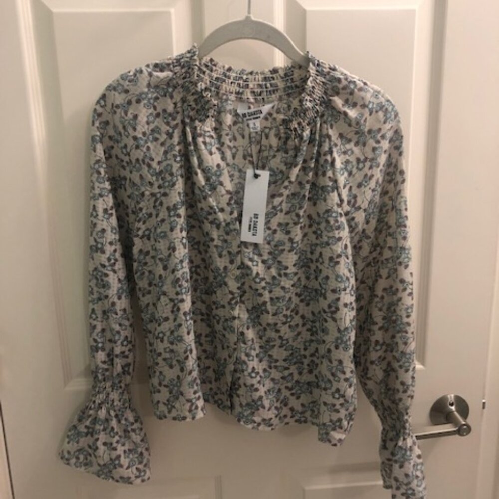 NWT BB Dakota by Steve Madden women's picking petals top, size small
